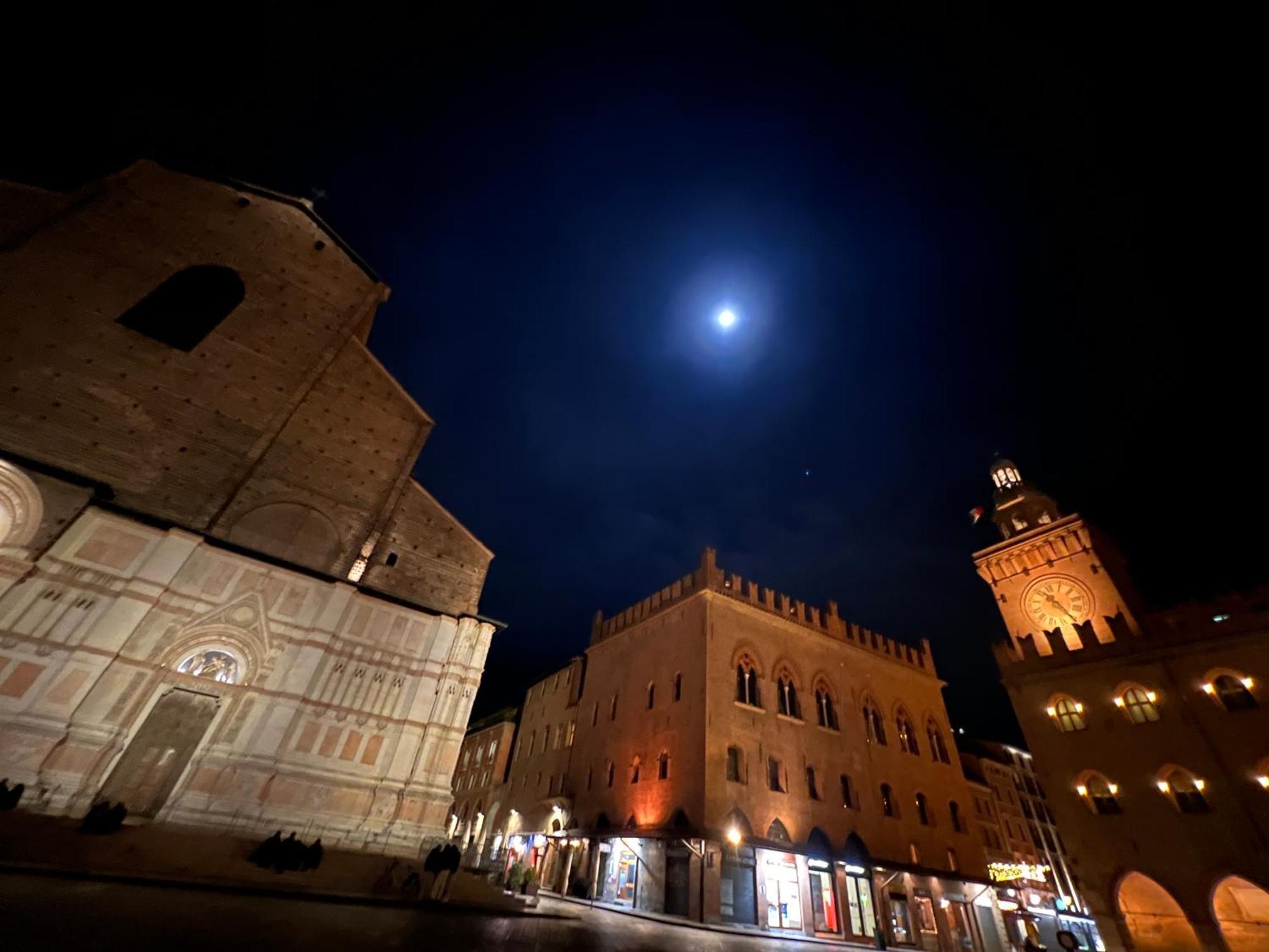 House Of Chariot - In The Heart Of Bologna Appartement Buitenkant foto
